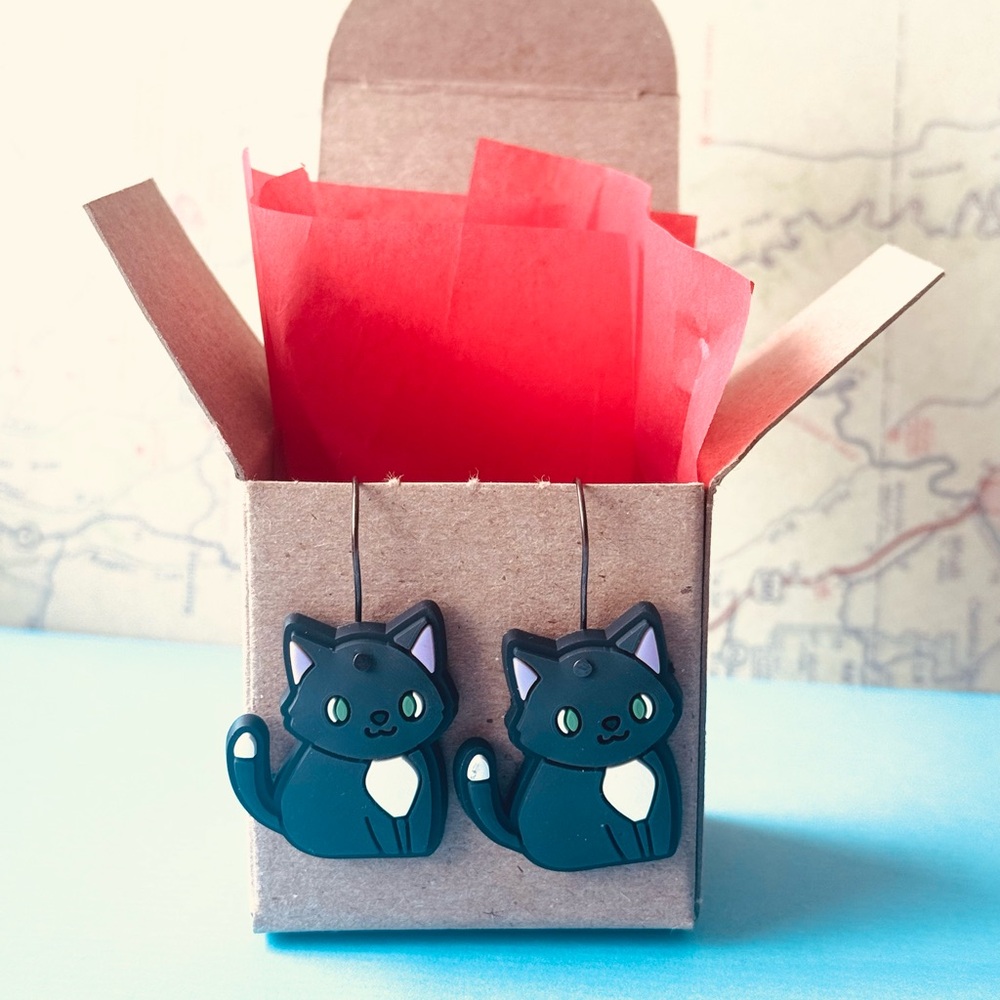 😻 Black and White Cat Earrings - Multiple styles - New in original gift box 😻
